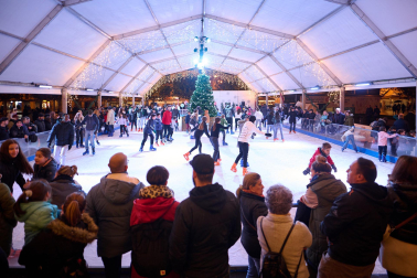 Fotos de la inauguración de la pista de patinaje sobre hielo de la plaza del Castillo