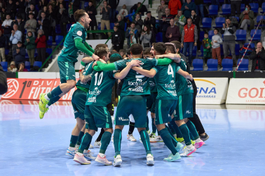Fotos de la celebración de Osasuna Magna tras conseguir el pase a la Copa de España. /