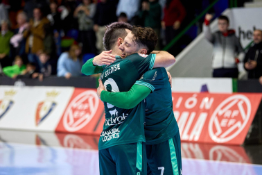 Fotos de la celebración de Osasuna Magna tras conseguir el pase a la Copa de España. /
