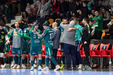 Fotos de la celebración de Osasuna Magna tras conseguir el pase a la Copa de España. /
