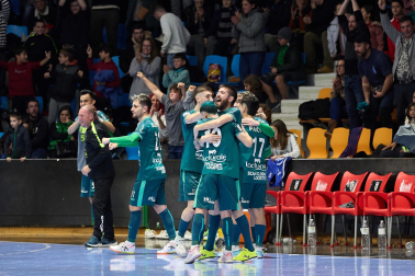 Fotos de la celebración de Osasuna Magna tras conseguir el pase a la Copa de España. /