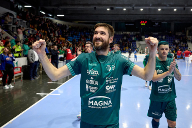 Fotos de la celebración de Osasuna Magna tras conseguir el pase a la Copa de España. /
