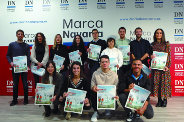 Fila de arriba desde la izda.: Iker Ausejo, Eva Aoiz, Beatriz López, Aitana Vicente, Carlos Ganuza, Paula Ostiz, Mikel Galdeano, Patxi Burillo y Paula Gordaliza. En la fila de abajo: Marta Redondo, Ariane Toro, Abderrahim Belarbi y Mohamed Ounasser./