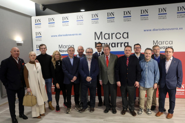 COLUMNISTAS Y ARTICULISTAS. Parte del equipo de articulistas y columnistas que escriben en las páginas de Opinión de Diario de Navarra acudieron al evento Marca Navarra. Desde la izquierda: Ricardo López, Chon Latienda, Javier Larequi, Teresa Ferrer, José Murugarren, Pedro Charro, Javier Sada, Roberto Cabezas, Gerardo Castillo, Manuel Pulido, Carlos Medrano, Javier Otazu, Emilio Huerta y Luis Landa./