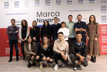 Fila de arriba desde la izda.: Iker Ausejo, Eva Aoiz, Beatriz López, Aitana Vicente, Carlos Ganuza, Paula Ostiz, Mikel Galdeano, Patxi Burillo y Paula Gordaliza. En la fila de abajo: Marta Redondo, Ariane Toro, Abderrahim Belarbi y Mohamed Ounasser.