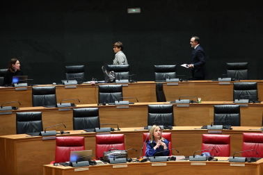 El grupo parlamentario de UPN abandona el Parlamento de Navarra./