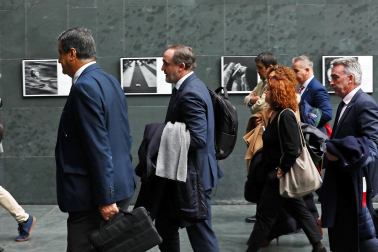 El grupo parlamentario de UPN abandona el Parlamento de Navarra./