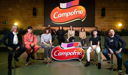 Presentación del anuncio de Navidad de Campofrío que lleva por título 'CampofrIA' y cuenta con un variado plantel de artistas: Carlos Areces (d), Malena Alterio (3i), José Mercé (i), David Nano JR (2d) y el rapero Bnet (2i), entre otros