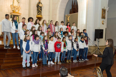 Coro del colegio Elvira España.