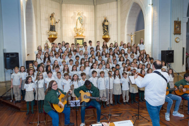 Coro del colegio La Anunciata.
