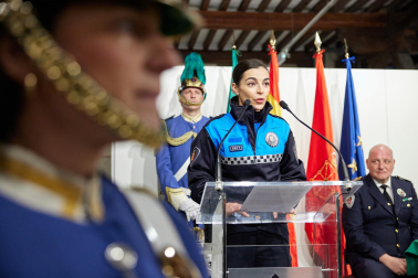 Fotos del acto de nombramiento de la promoción de 14 nuevos agentes de la Policía Municipal de Pamplona.