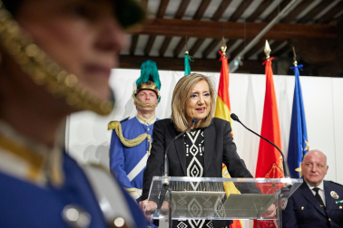 Fotos del acto de nombramiento de la promoción de 14 nuevos agentes de la Policía Municipal de Pamplona.