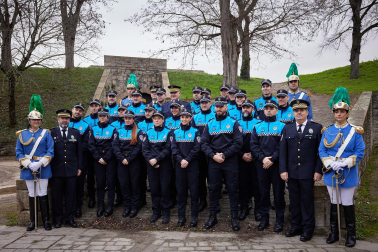 Fotos del acto de nombramiento de la promoción de 14 nuevos agentes de la Policía Municipal de Pamplona.