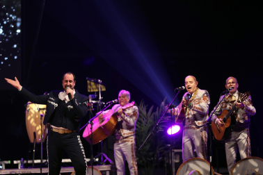 Actuación del grupo musical Tenampas en el Pabellón Navarra Arena./