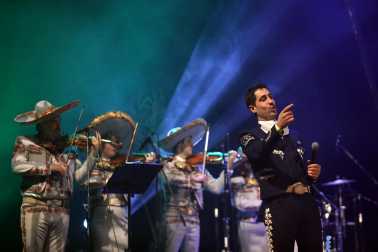 Actuación del grupo musical Tenampas en el Pabellón Navarra Arena./