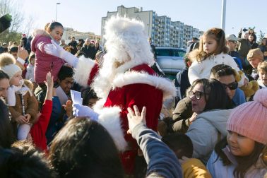 Foto de la llegada de Papá Noel a Tudela por el río Ebro./