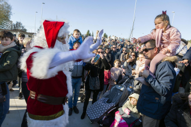 Foto de la llegada de Papá Noel a Tudela por el río Ebro./
