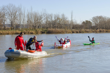 Foto de la llegada de Papá Noel a Tudela por el río Ebro./