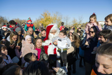 Foto de la llegada de Papá Noel a Tudela por el río Ebro./