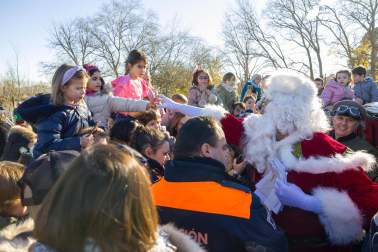 Foto de la llegada de Papá Noel a Tudela por el río Ebro./
