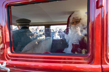 Foto de la llegada de Papá Noel a Tudela por el río Ebro./