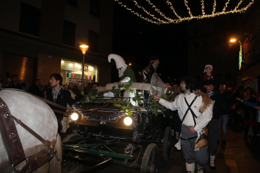 Foto del desfile de Olentzero y Mari Domingi en Tudela./