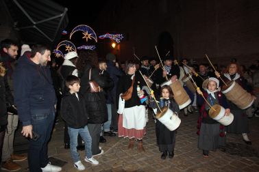 Foto del desfile de Olentzero y Mari Domingi en Tudela./