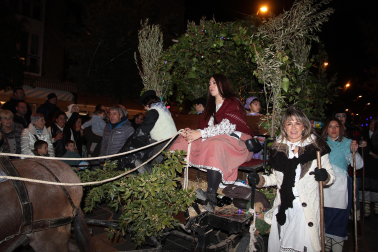 Foto del desfile de Olentzero y Mari Domingi en Tudela./