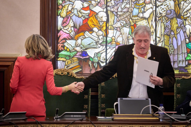 Imágenes de la moción de censura y nombramiento de Joseba Asiron como alcalde de Pamplona./