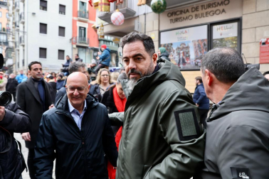 Bernardo Ciriza y Ramón Alzórriz, a su llegada al Ayuntamiento de Pamplona el día que se vota la moción de censura contra Cristina Ibarrola (UPN).
