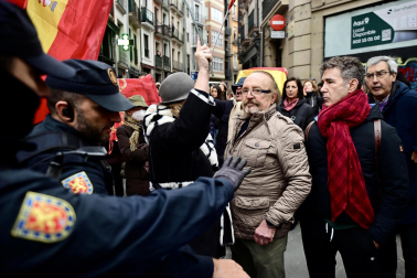 Fotos de la plaza consistorial de Pamplona el día que se vota la moción de censura contra Cristina Ibarrola (UPN).