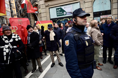 Fotos de la plaza consistorial de Pamplona el día que se vota la moción de censura contra Cristina Ibarrola (UPN).