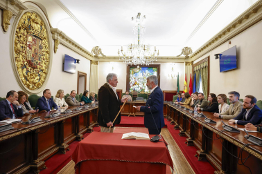 Joseba Asiron (EH Bildu), nuevo alcalde de Pamplona tras la moción de censura a Cristina Ibarrola (UPN).