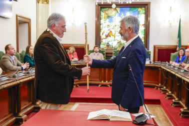 Joseba Asiron (EH Bildu), nuevo alcalde de Pamplona tras la moción de censura a Cristina Ibarrola (UPN).