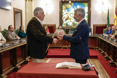 Joseba Asiron (EH Bildu), nuevo alcalde de Pamplona tras la moción de censura a Cristina Ibarrola (UPN).