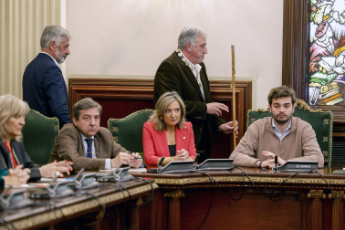 Fotos de la moción de censura en el Ayuntamiento de Pamplona.
