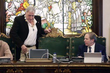 Fotos de la moción de censura en el Ayuntamiento de Pamplona.