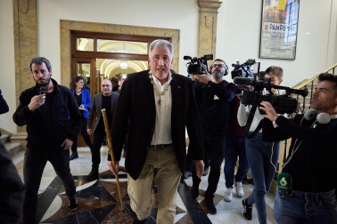 Imágenes de la moción de censura y nombramiento de Joseba Asiron como alcalde de Pamplona./