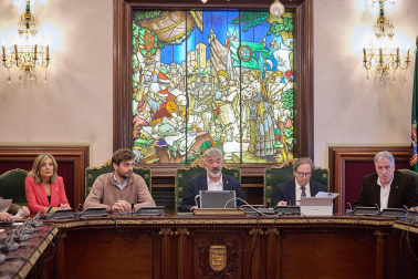 Imágenes de la moción de censura y nombramiento de Joseba Asiron como alcalde de Pamplona./