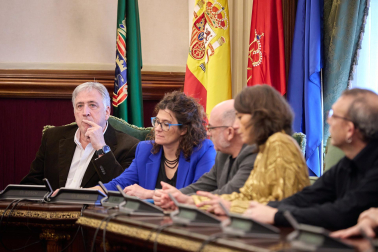 Imágenes de la moción de censura y nombramiento de Joseba Asiron como alcalde de Pamplona./