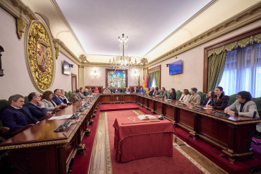 Imágenes de la moción de censura y nombramiento de Joseba Asiron como alcalde de Pamplona./