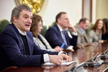 Imágenes de la moción de censura y nombramiento de Joseba Asiron como alcalde de Pamplona./