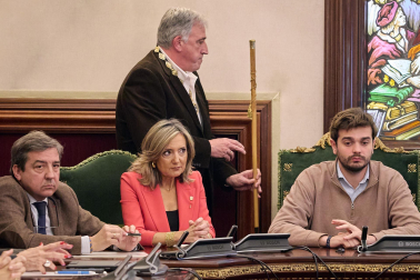 Imágenes de la moción de censura y nombramiento de Joseba Asiron como alcalde de Pamplona./