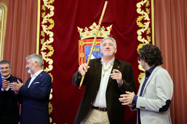 Imágenes de la moción de censura y nombramiento de Joseba Asiron como alcalde de Pamplona./