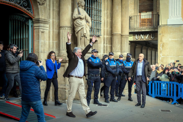 Imágenes de la moción de censura y nombramiento de Joseba Asiron como alcalde de Pamplona./