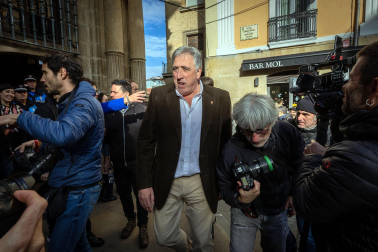 Imágenes de la moción de censura y nombramiento de Joseba Asiron como alcalde de Pamplona./