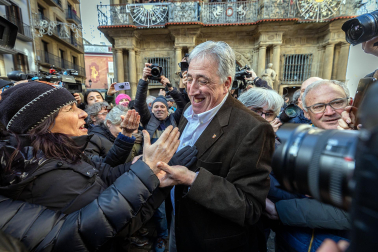 Imágenes de la moción de censura y nombramiento de Joseba Asiron como alcalde de Pamplona./