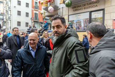 Imágenes de la moción de censura y nombramiento de Joseba Asiron como alcalde de Pamplona./