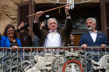 Imágenes de la moción de censura y nombramiento de Joseba Asiron como alcalde de Pamplona./