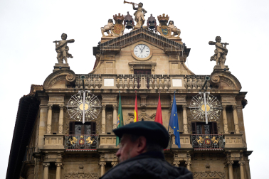 Imágenes de la moción de censura y nombramiento de Joseba Asiron como alcalde de Pamplona./